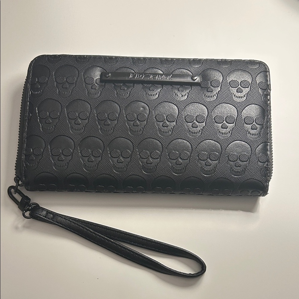 Betsey Johnson Skull  Wallet